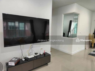 Golden Neo Chaengwattana-Muangthong, Nonthaburi, Thailand Golden Neo Chaengwattana-Muangthong, Nonthaburi, Thailand