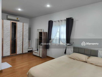 Golden Neo Chaengwattana-Muangthong, Nonthaburi, Thailand Golden Neo Chaengwattana-Muangthong, Nonthaburi, Thailand