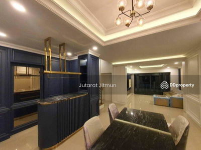 Centro Wongwaen-Chatuchot, Bangkok, Thailand Centro Wongwaen-Chatuchot, Bangkok, Thailand