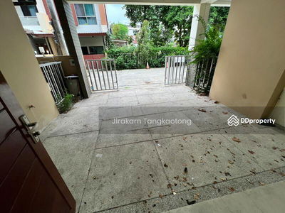 Pattra Mo Town, Nonthaburi, Thailand Pattra Mo Town, Nonthaburi, Thailand