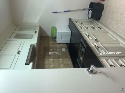 Langsuan Ville, Bangkok, Thailand Langsuan Ville, Bangkok, Thailand