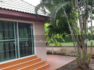 Raja City lakeside and garden home, Khon Kaen, Thailand Raja City lakeside and garden home, Khon Kaen, Thailand