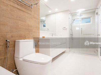 Fifty Fifth Tower, Bangkok, Thailand Fifty Fifth Tower, Bangkok, Thailand