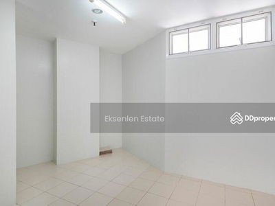 Fifty Fifth Tower, Bangkok, Thailand Fifty Fifth Tower, Bangkok, Thailand