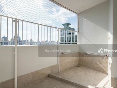 Fifty Fifth Tower, Bangkok, Thailand Fifty Fifth Tower, Bangkok, Thailand