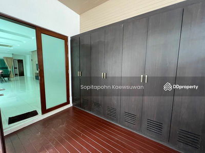 10110, Bangkok, Thailand 10110, Bangkok, Thailand