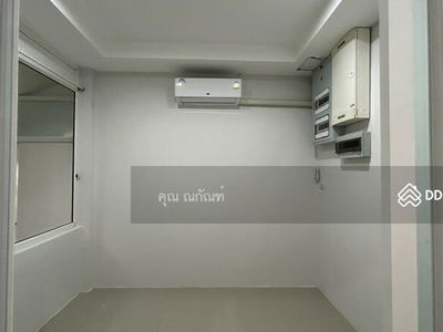 Maneeya Village, Bangkok, Thailand Maneeya Village, Bangkok, Thailand