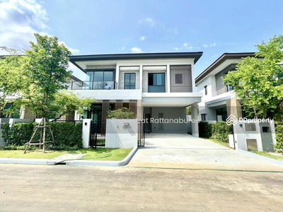 Bangkok Boulevard Bangna KM.5, Samut Prakan, Thailand Bangkok Boulevard Bangna KM.5, Samut Prakan, Thailand