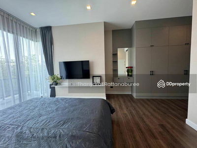 Bangkok Boulevard Bangna KM.5, Samut Prakan, Thailand Bangkok Boulevard Bangna KM.5, Samut Prakan, Thailand