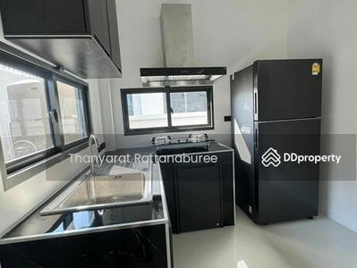 Bangkok Boulevard Bangna KM.5, Samut Prakan, Thailand Bangkok Boulevard Bangna KM.5, Samut Prakan, Thailand