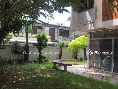 Large 4-Br House near BTS Phrom Phong, Bangkok, Thailand Large 4-Br House near BTS Phrom Phong, Bangkok, Thailand