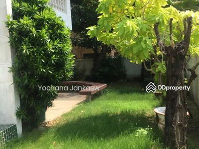 Large 4-Br House near BTS Phrom Phong, Bangkok, Thailand Large 4-Br House near BTS Phrom Phong, Bangkok, Thailand