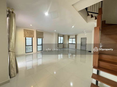 Townhome for rent, behind Suea Palm Hill University, Sriracha, Chon Buri., Thailand Townhome for rent, behind Suea Palm Hill University, Sriracha, Chon Buri., Thailand