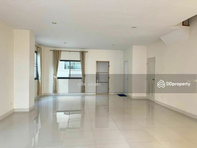 Townhome for rent, behind Suea Palm Hill University, Sriracha, Chon Buri., Thailand Townhome for rent, behind Suea Palm Hill University, Sriracha, Chon Buri., Thailand