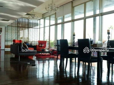 Ficus Lane, Bangkok, Thailand Ficus Lane, Bangkok, Thailand