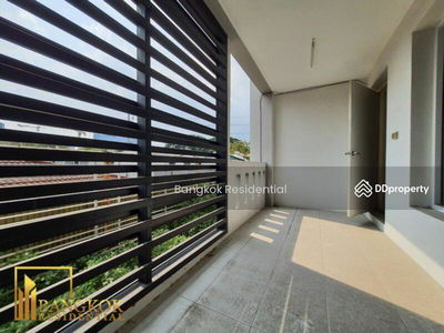 Townhouse in Compound, Bangkok, Thailand Townhouse in Compound, Bangkok, Thailand