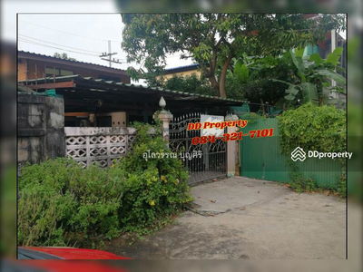 3 single houses next to each other next to The City Centro village., Bangkok, Thailand 3 single houses next to each other next to The City Centro village., Bangkok, Thailand