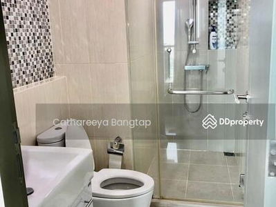 Life Ratchadapisek, Bangkok, Thailand Life Ratchadapisek, Bangkok, Thailand