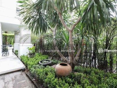 La Vie En Rose Place, Bangkok, Thailand La Vie En Rose Place, Bangkok, Thailand