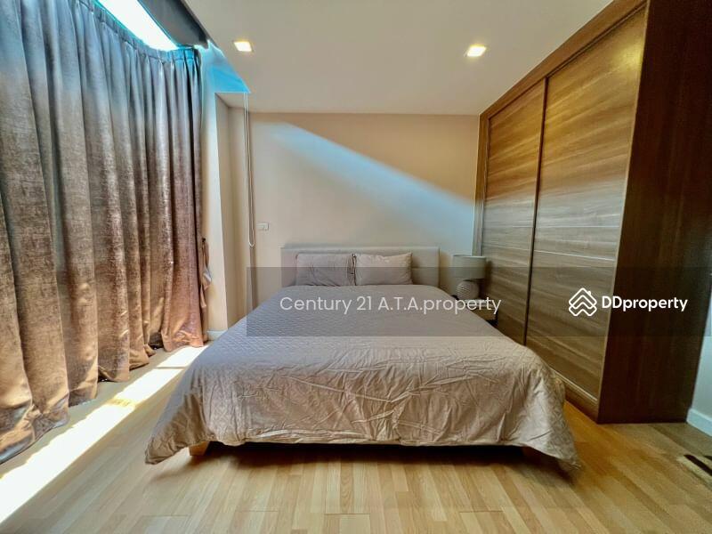 Green Lake Sriracha, Chon Buri, Thailand Green Lake Sriracha, Chon Buri, Thailand