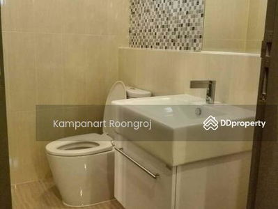 Life Ratchadapisek, Bangkok, Thailand Life Ratchadapisek, Bangkok, Thailand