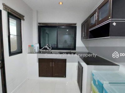 The Complete Sriracha, Chon Buri, Thailand The Complete Sriracha, Chon Buri, Thailand