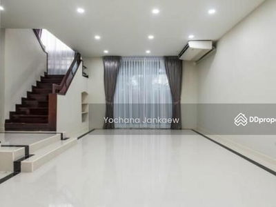 Spacious 7-Br Townhouse near BTS Ekkamai, Bangkok, Thailand Spacious 7-Br Townhouse near BTS Ekkamai, Bangkok, Thailand