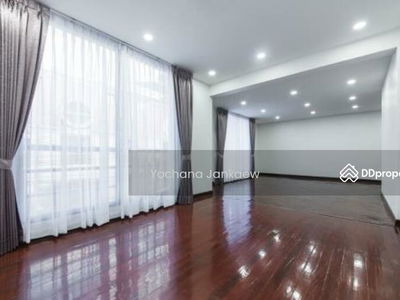 Spacious 7-Br Townhouse near BTS Ekkamai, Bangkok, Thailand Spacious 7-Br Townhouse near BTS Ekkamai, Bangkok, Thailand
