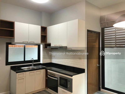 Townhome for rent located in Ekkamai, Bangkok, Thailand Townhome for rent located in Ekkamai, Bangkok, Thailand