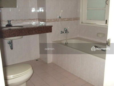 Townhome for rent, 4 bedrooms, Soi Yen Akat 2, Bangkok, Thailand Townhome for rent, 4 bedrooms, Soi Yen Akat 2, Bangkok, Thailand