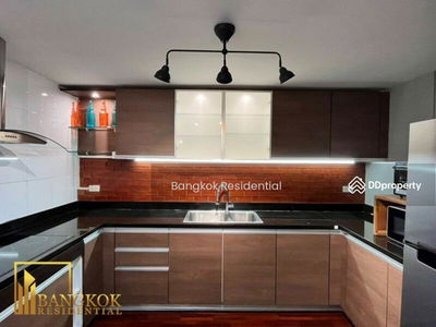 Yenakart Garden, Bangkok, Thailand Yenakart Garden, Bangkok, Thailand