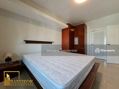 Royal Castle Sukhumvit, Bangkok, Thailand Royal Castle Sukhumvit, Bangkok, Thailand