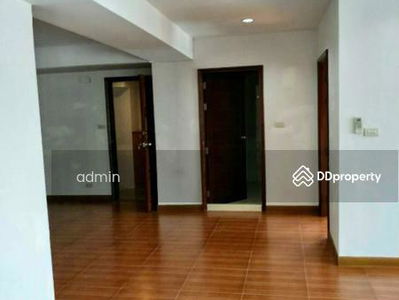 Royal Castle Sukhumvit, Bangkok, Thailand Royal Castle Sukhumvit, Bangkok, Thailand