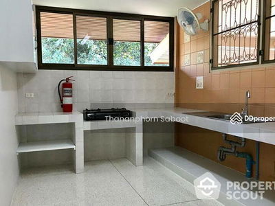 Spacious 3-Bedroom House, Bangkok, Thailand Spacious 3-Bedroom House, Bangkok, Thailand