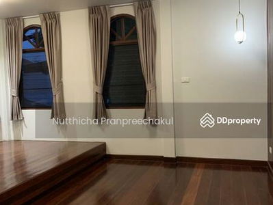 Large 4-Br House near Arl Ratchaprarop, Bangkok, Thailand Large 4-Br House near Arl Ratchaprarop, Bangkok, Thailand