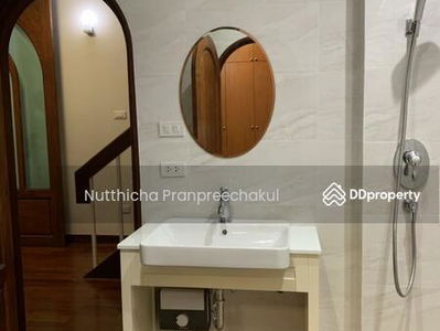 Large 4-Br House near Arl Ratchaprarop, Bangkok, Thailand Large 4-Br House near Arl Ratchaprarop, Bangkok, Thailand