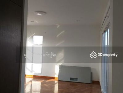 2-story detached house, Chaloem Phrakiat Road, Rama 9, Soi 30, Bangkok, Thailand 2-story detached house, Chaloem Phrakiat Road, Rama 9, Soi 30, Bangkok, Thailand