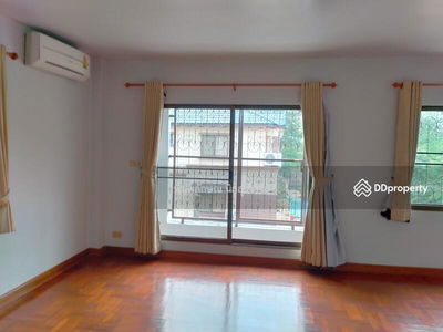 Soi On Nut 77 Intersection 16, Bangkok, Thailand Soi On Nut 77 Intersection 16, Bangkok, Thailand