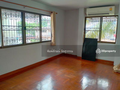 Soi On Nut 77 Intersection 16, Bangkok, Thailand Soi On Nut 77 Intersection 16, Bangkok, Thailand