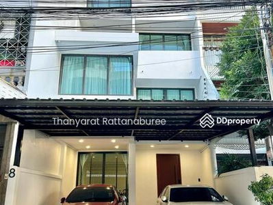For rent and Sale Townhouse 3 storey near Bts Taksin 6 bedrooms 7 Bathrooms, Bangkok, Thailand For rent and Sale Townhouse 3 storey near Bts Taksin 6 bedrooms 7 Bathrooms, Bangkok, Thailand