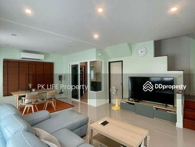 Gehäuse In Ban Ratsada, Thailand Gehäuse In Ban Ratsada, Thailand