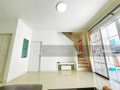 Sriracha Nong Kho Valley Koh Loi, Chon Buri, Thailand Sriracha Nong Kho Valley Koh Loi, Chon Buri, Thailand