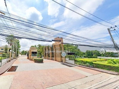 Sriracha Nong Kho Valley Koh Loi, Chon Buri, Thailand Sriracha Nong Kho Valley Koh Loi, Chon Buri, Thailand