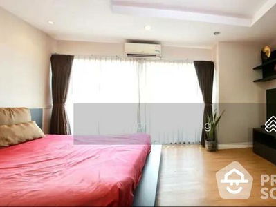 Phasuk Place, Bangkok, Thailand Phasuk Place, Bangkok, Thailand