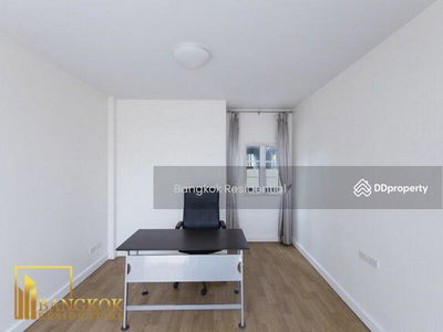 Townhouse in Compound, Bangkok, Thailand Townhouse in Compound, Bangkok, Thailand