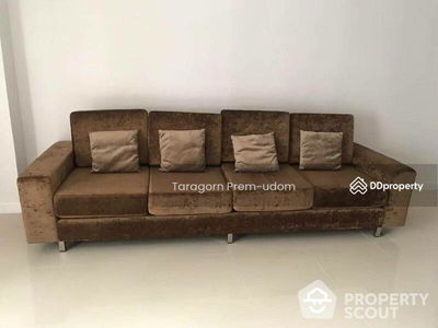 Large 5-Bedroom Townhouse, Bangkok, Thailand Large 5-Bedroom Townhouse, Bangkok, Thailand