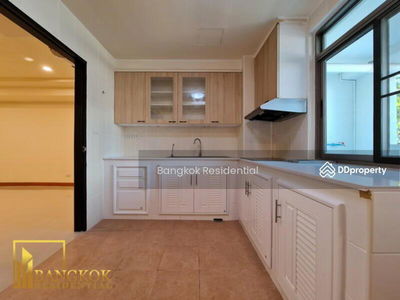 Royal Castle Sukhumvit, Bangkok, Thailand Royal Castle Sukhumvit, Bangkok, Thailand