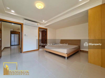 Royal Castle Sukhumvit, Bangkok, Thailand Royal Castle Sukhumvit, Bangkok, Thailand