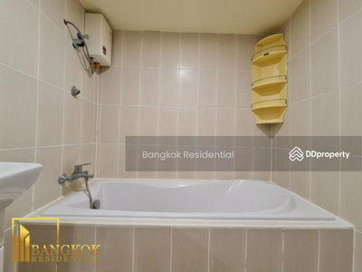 Royal Castle Sukhumvit, Bangkok, Thailand Royal Castle Sukhumvit, Bangkok, Thailand