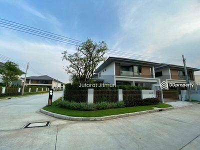 Setthasiri Phahol-Watcharapol, Bangkok, Thailand Setthasiri Phahol-Watcharapol, Bangkok, Thailand